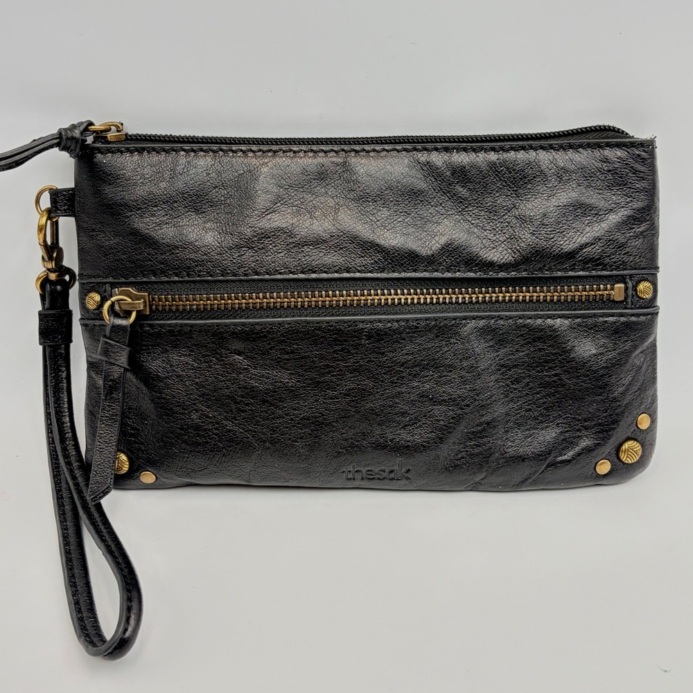 The SAK Sanibel Leather Charging Wristlet Black Leather Top Zip Card Slots 8x5"